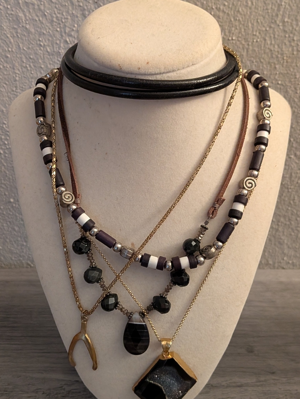 Layered Black &‎ Gold Women's Necklace Set
